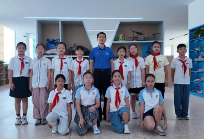 中国首批航天员赵传东走进常州市有光实验学校